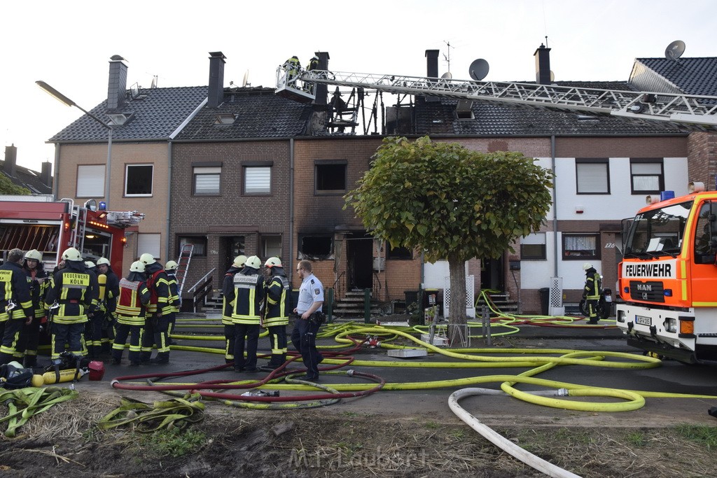 Feuer 2 Vollbrand Reihenhaus Roggendorf Berrischstr P015.JPG - Miklos Laubert